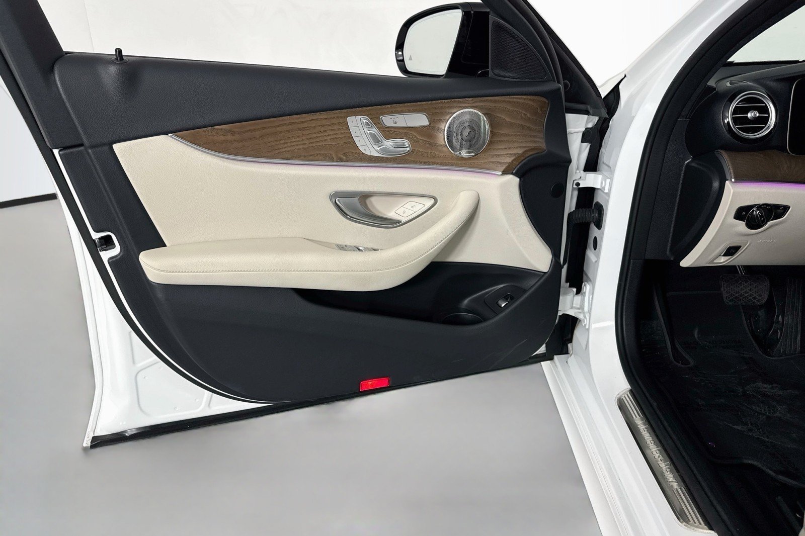 Certified 2023 Mercedes-Benz E 450 4MATIC Sedan w/ Premium Package image 24
