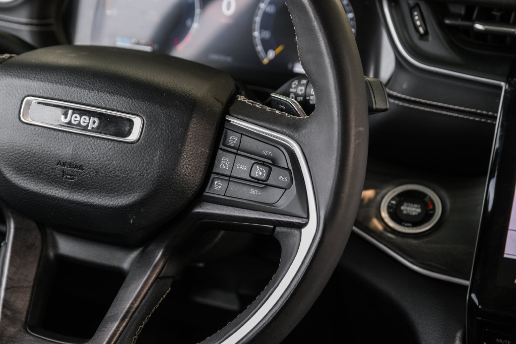 Used 2023 Jeep Grand Cherokee L Limited AWD/4WD image 27