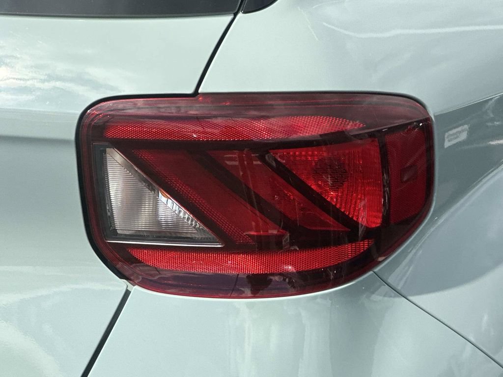 Used 2025 Hyundai Venue SEL FWD image 9