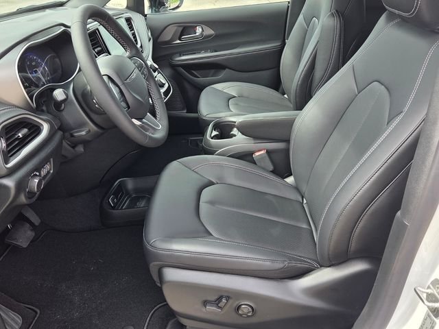 Certified 2027 Chrysler Pacifica Select FWD image 10