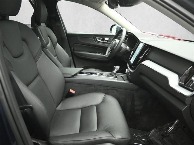 Used 2018 Volvo XC60 T5 Momentum w/ Convenience Package image 25