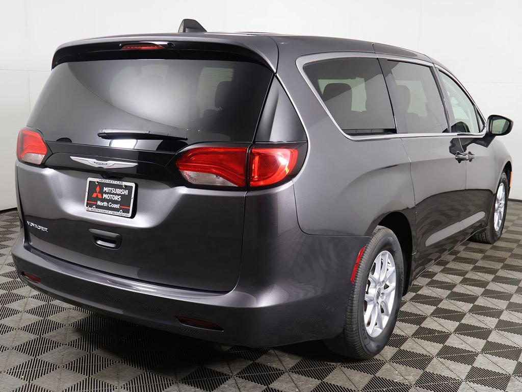 Used 2023 Chrysler Voyager LX FWD image 8
