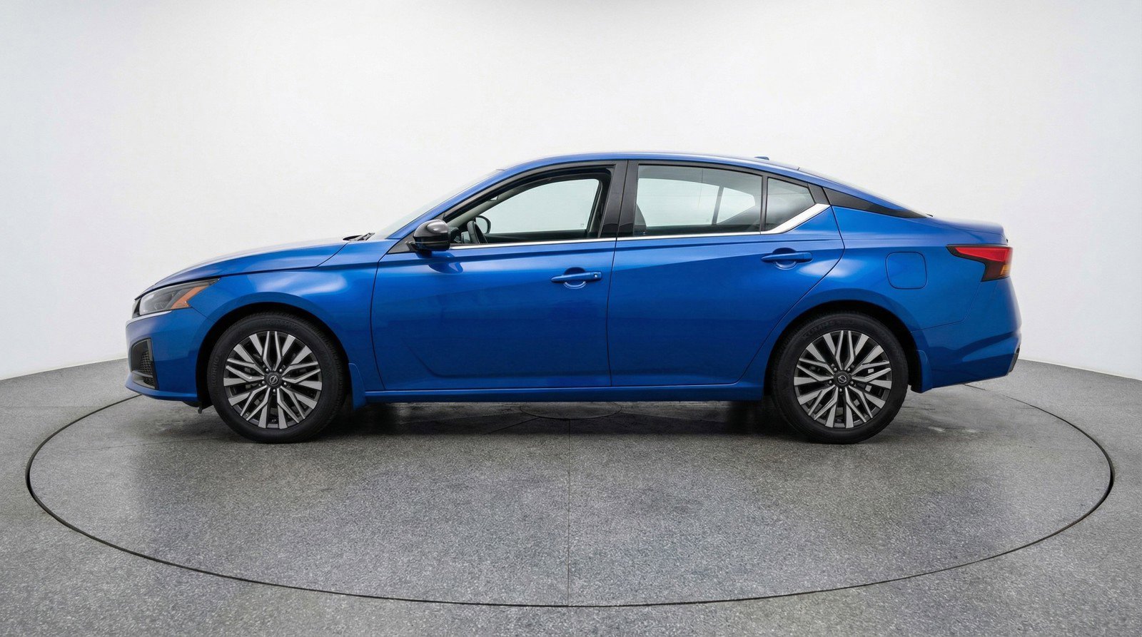 Used 2025 Nissan Altima 2.5 SV FWD image 5