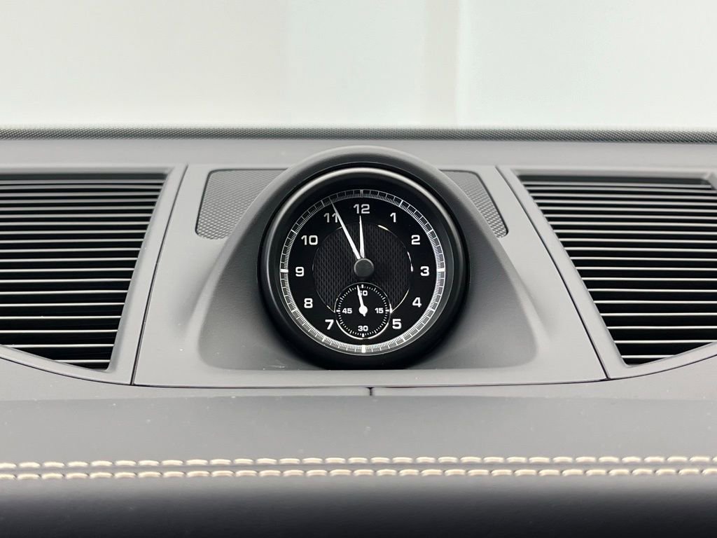Used 2025 Porsche Macan image 12