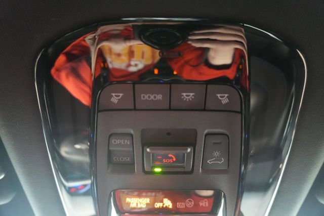 Used 2021 Toyota Venza Limited w/ Carpet Mat Package (TMS) image 18