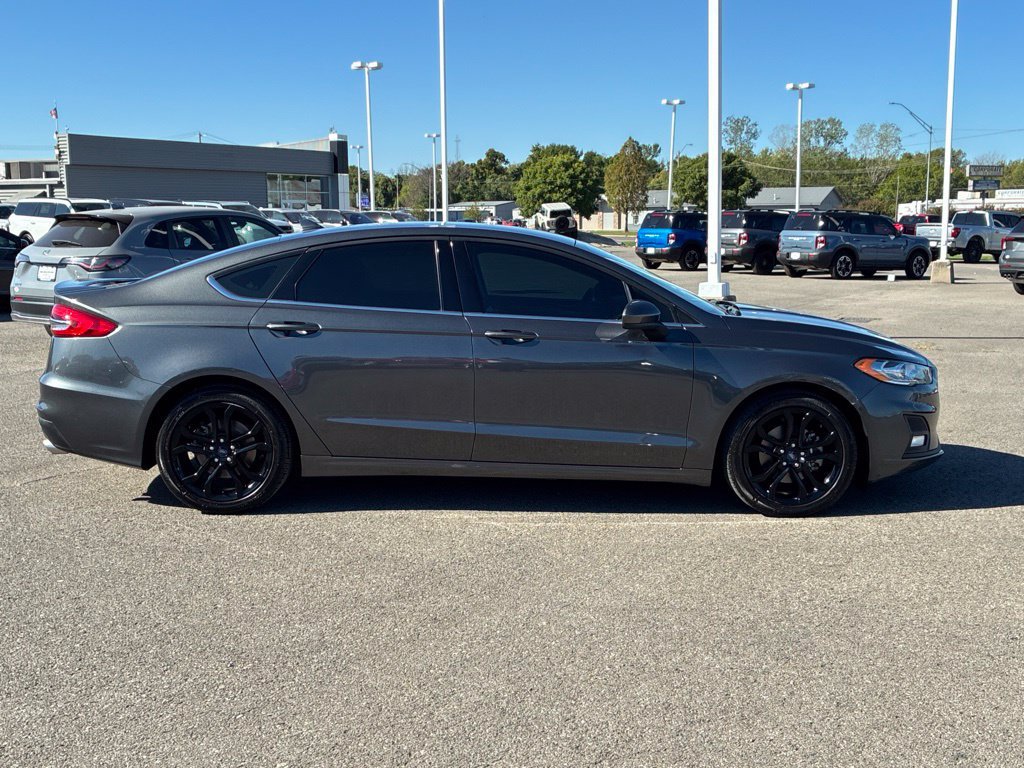 Used 2020 Ford Fusion SE w/ Equipment Group 151A FWD image 2