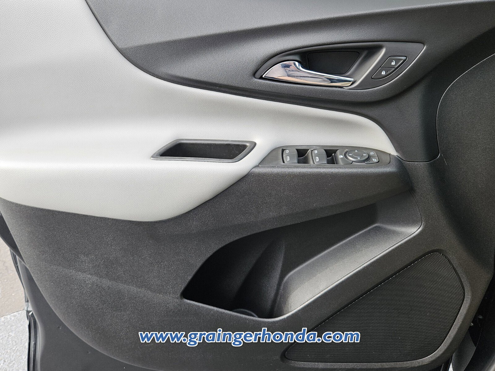 Used 2020 Chevrolet Equinox LS image 23