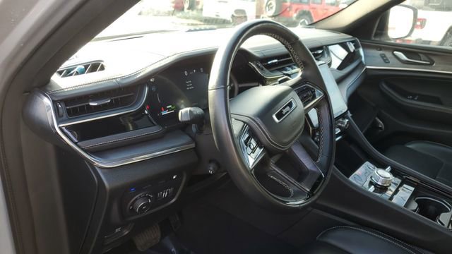 Used 2022 Jeep Grand Cherokee Overland w/ Advanced Protech Group III image 12