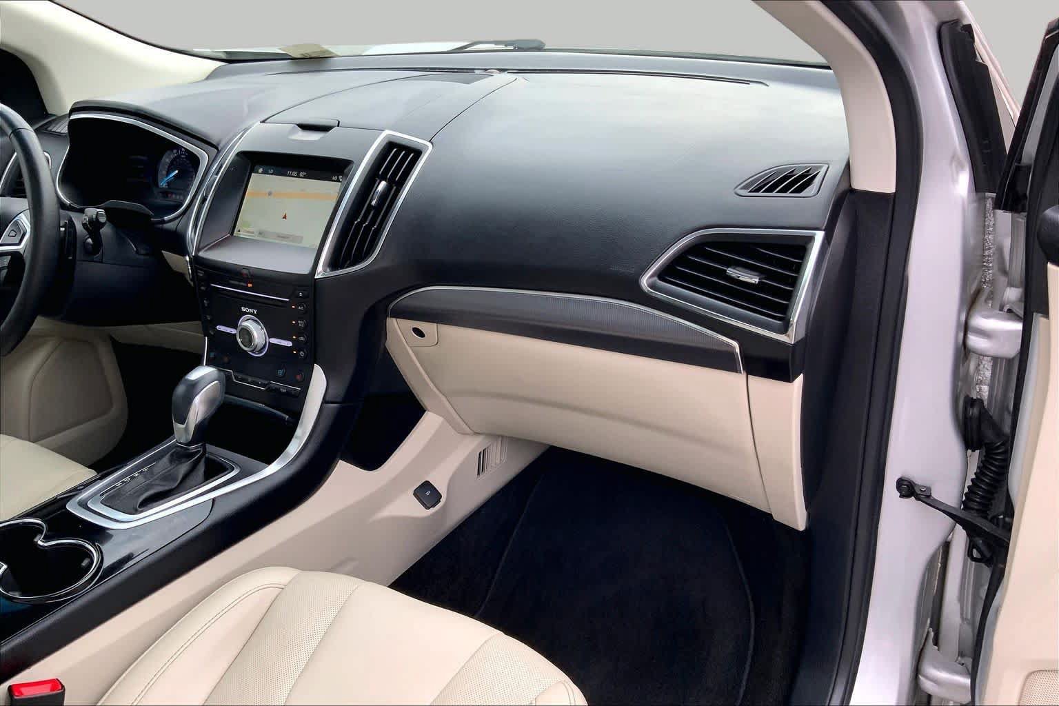 Used 2018 Ford Edge Titanium w/ Equipment Group 301A FWD image 17