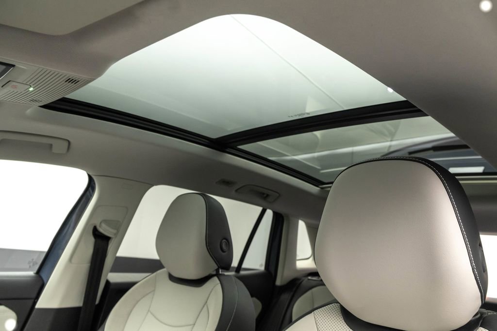 Used 2025 Volkswagen Tiguan SE image 20