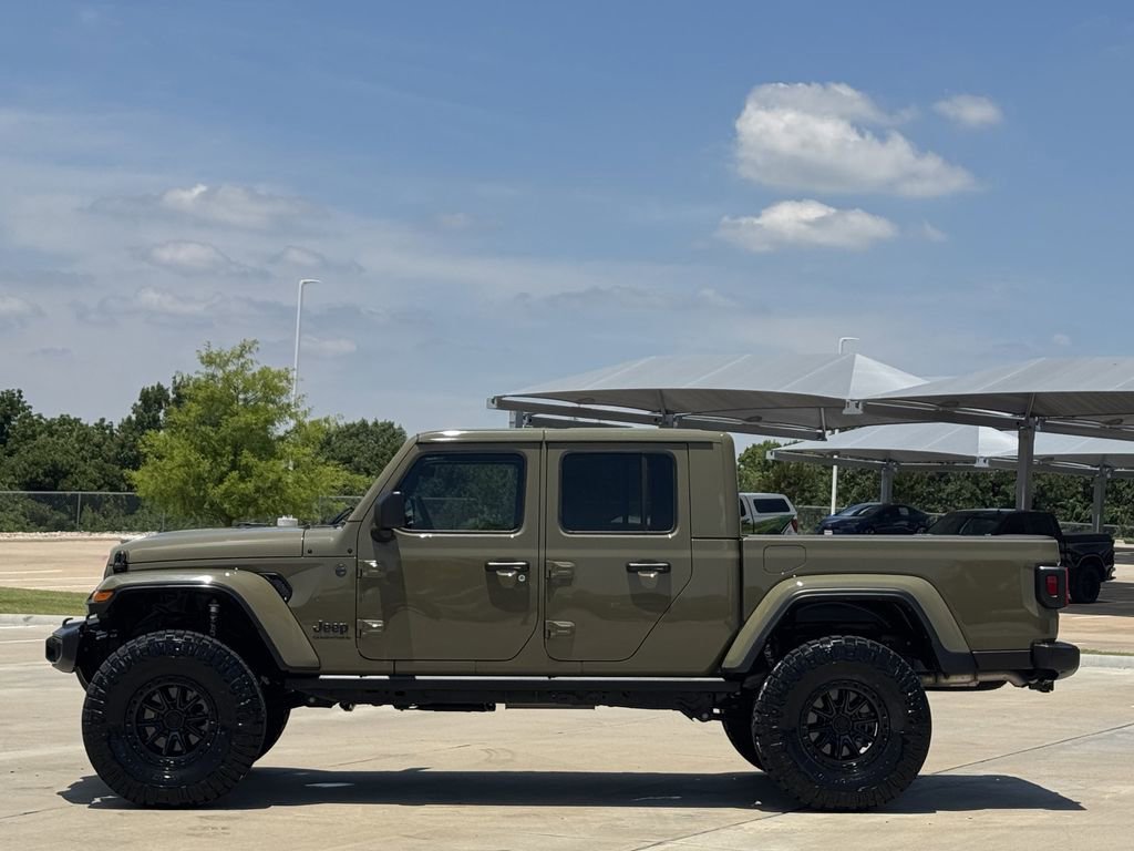 Used 2025 Jeep Gladiator Sport AWD/4WD image 3