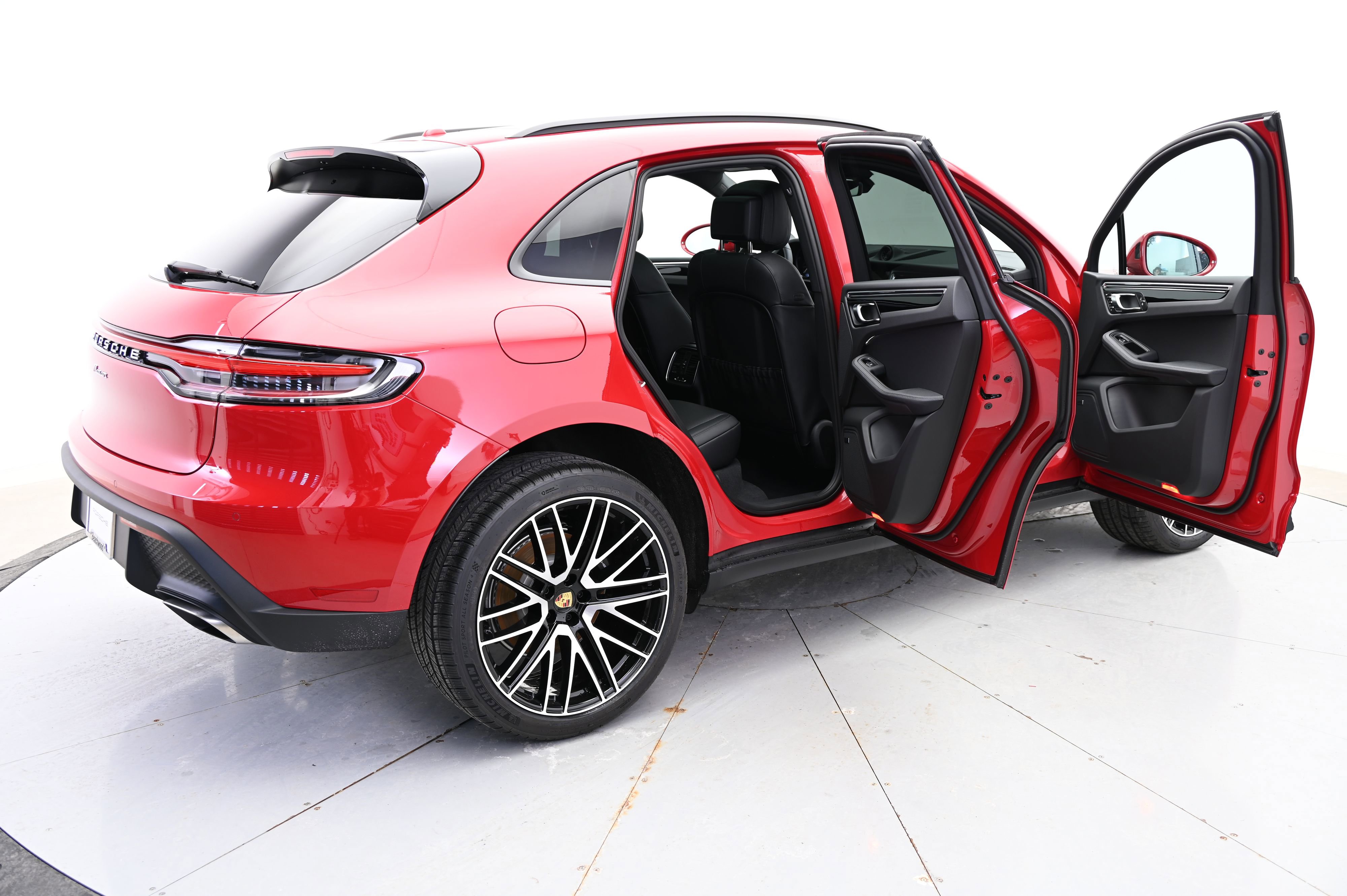 Used 2025 Porsche Macan image 19