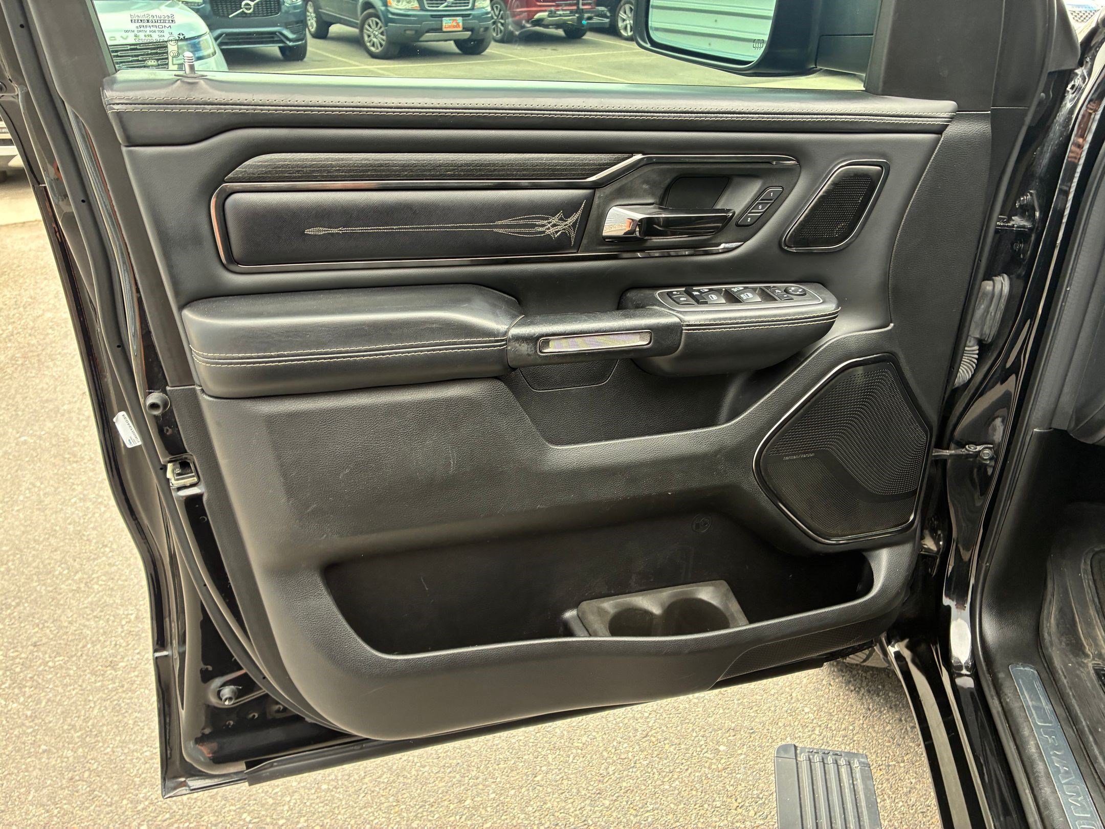 Used 2022 RAM 1500 Limited AWD/4WD image 12