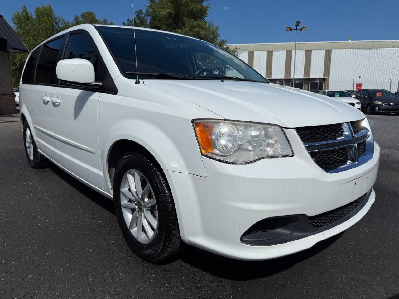 Used 2015 Dodge Grand Caravan SXT w/ Security Group FWD image 3
