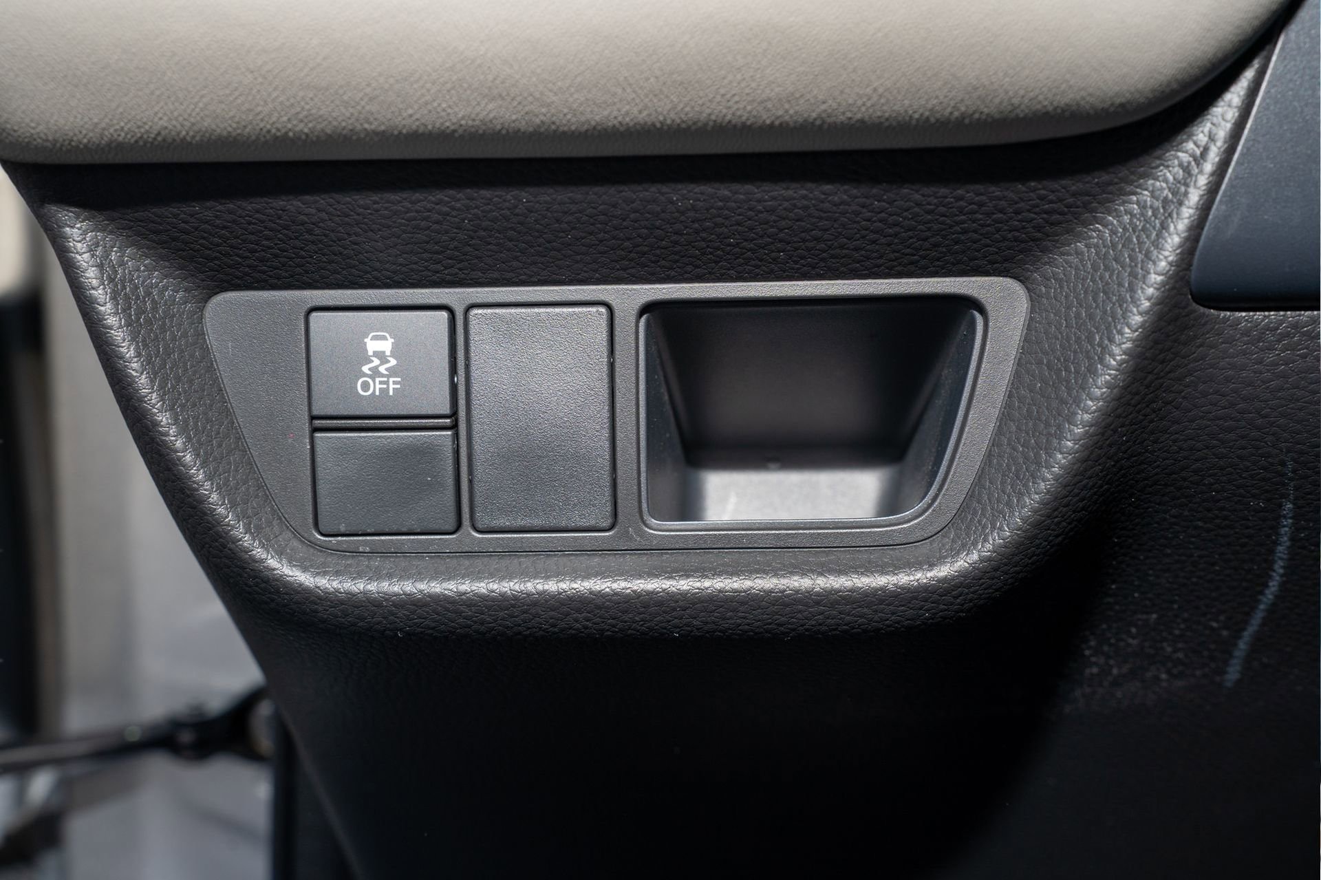 Certified 2023 Honda HR-V LX image 30