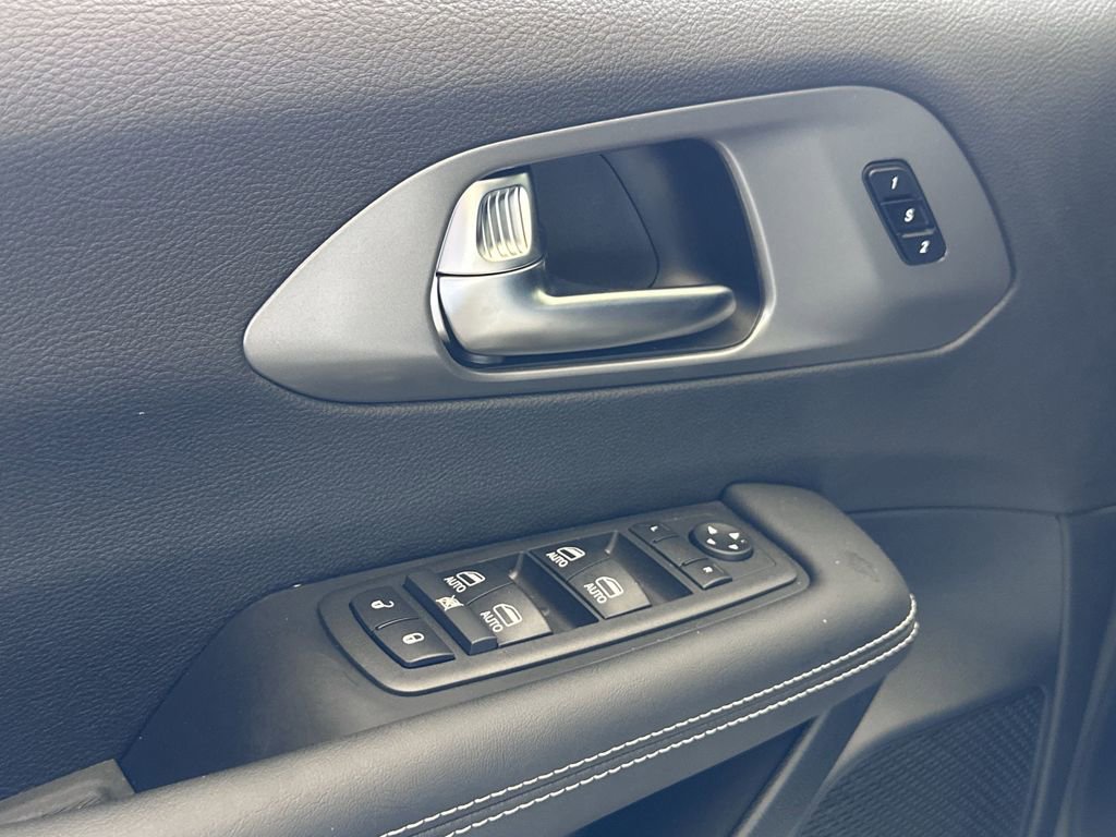 New 2025 Chrysler Pacifica Select image 17