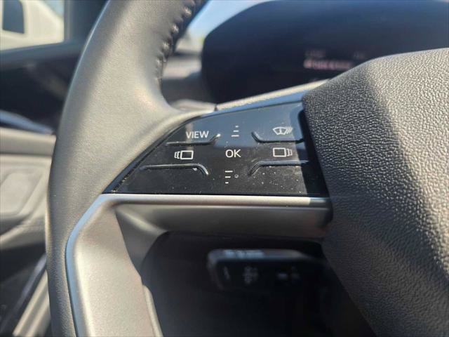 Used 2025 Audi A6 e-tron Premium Plus AWD/4WD image 32