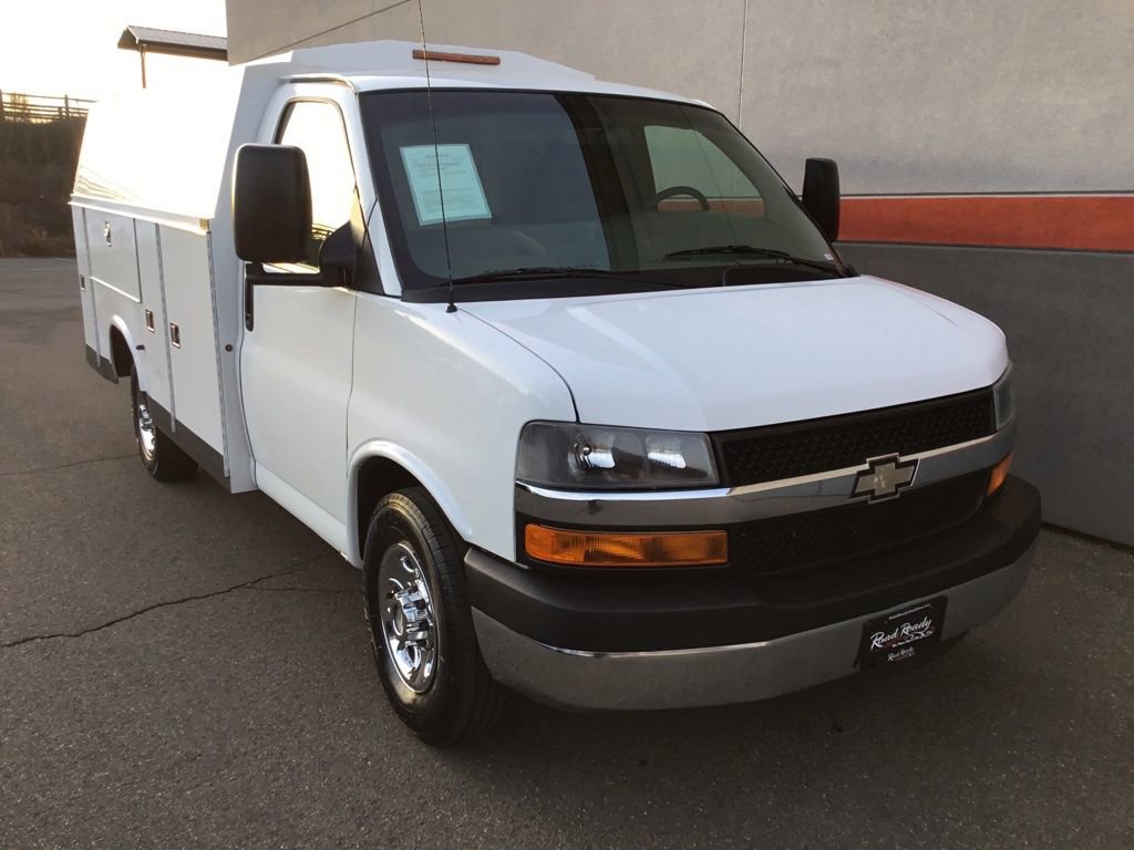 Used 2011 Chevrolet Express 3500 image 2