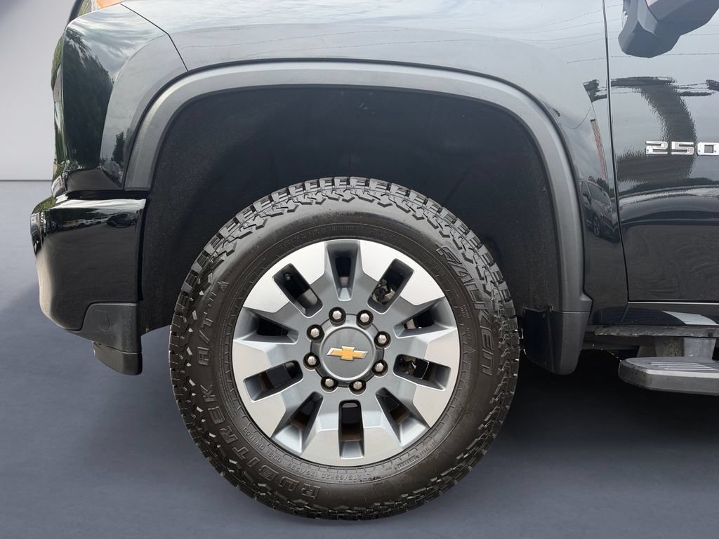 Used 2023 Chevrolet Silverado 2500 Custom w/ Custom Convenience Package AWD/4WD image 9
