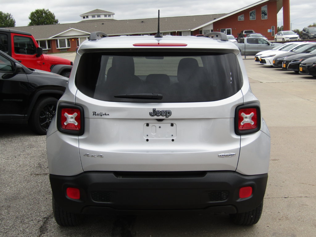 Used 2017 Jeep Renegade Latitude w/ Cold Weather Group AWD/4WD image 4