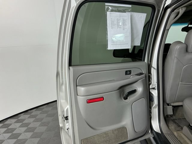 Used 2005 Chevrolet Suburban Z71 w/ Preferred Equipment Group AWD/4WD image 20