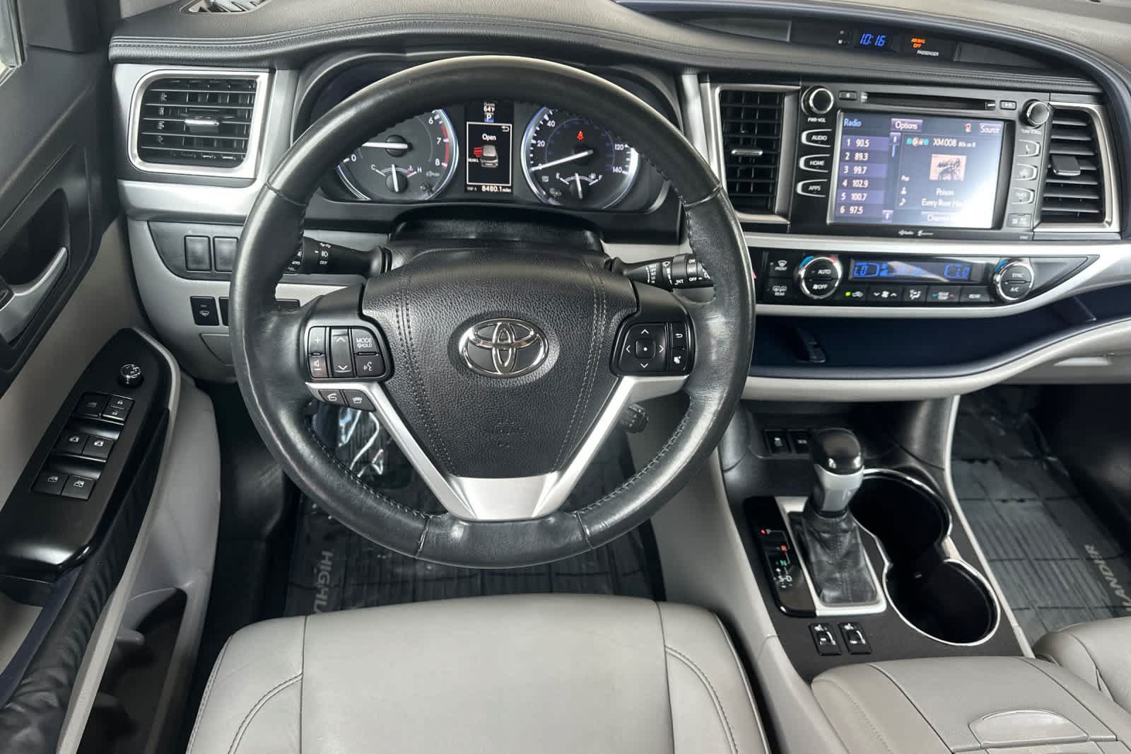 Used 2015 Toyota Highlander XLE AWD/4WD image 14