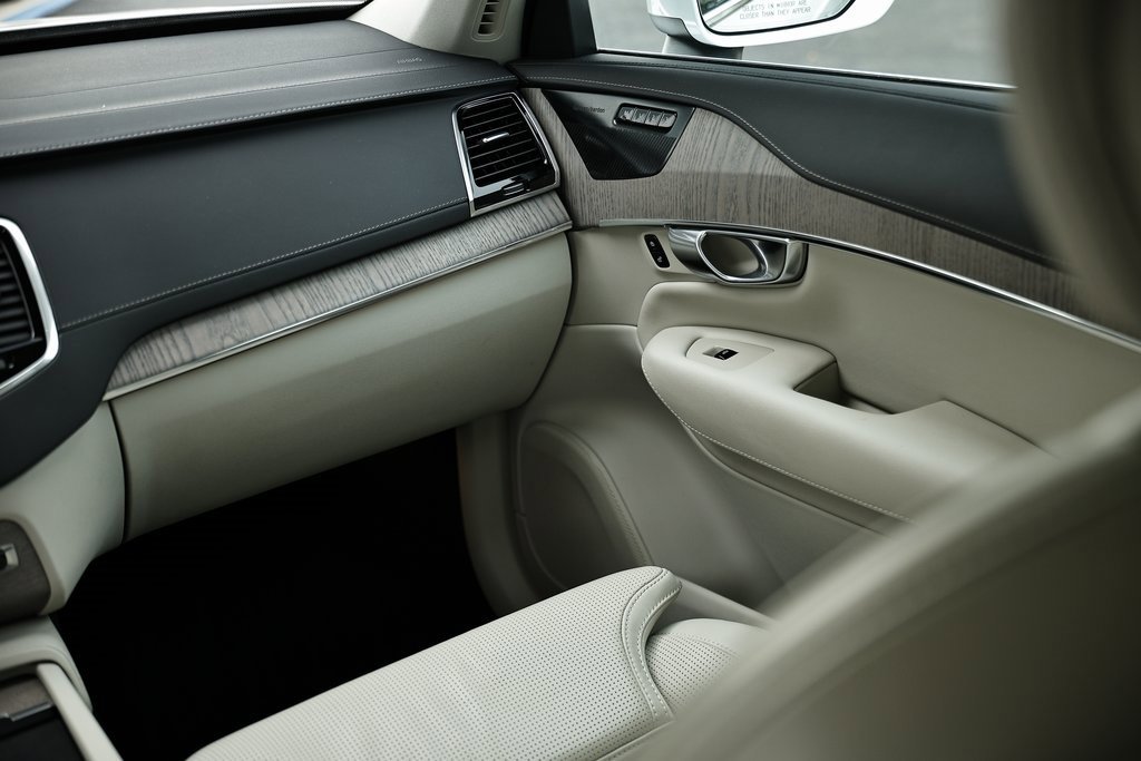 Used 2022 Volvo XC90 T6 Inscription w/ Advanced Package image 28