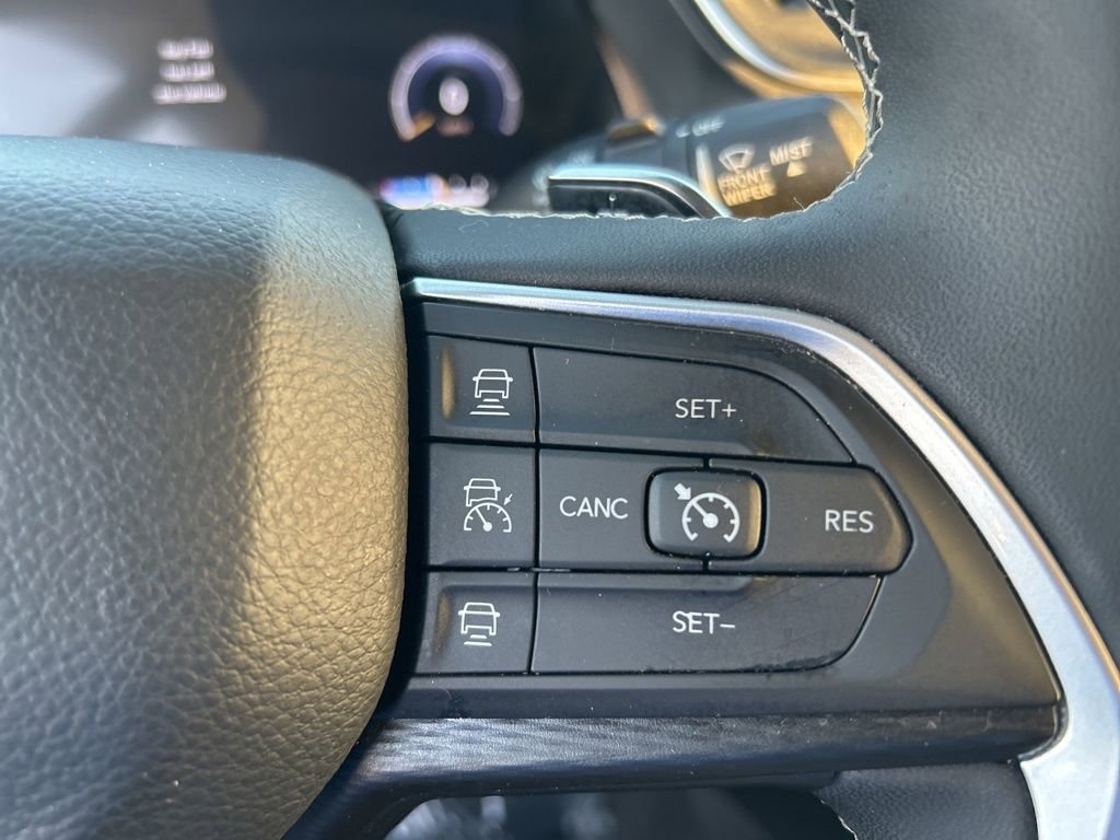 Used 2023 Jeep Grand Cherokee L Laredo image 45