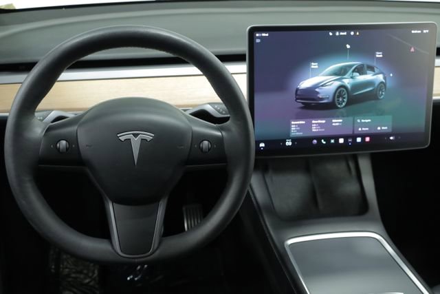 Used 2022 Tesla Model Y Long Range image 12