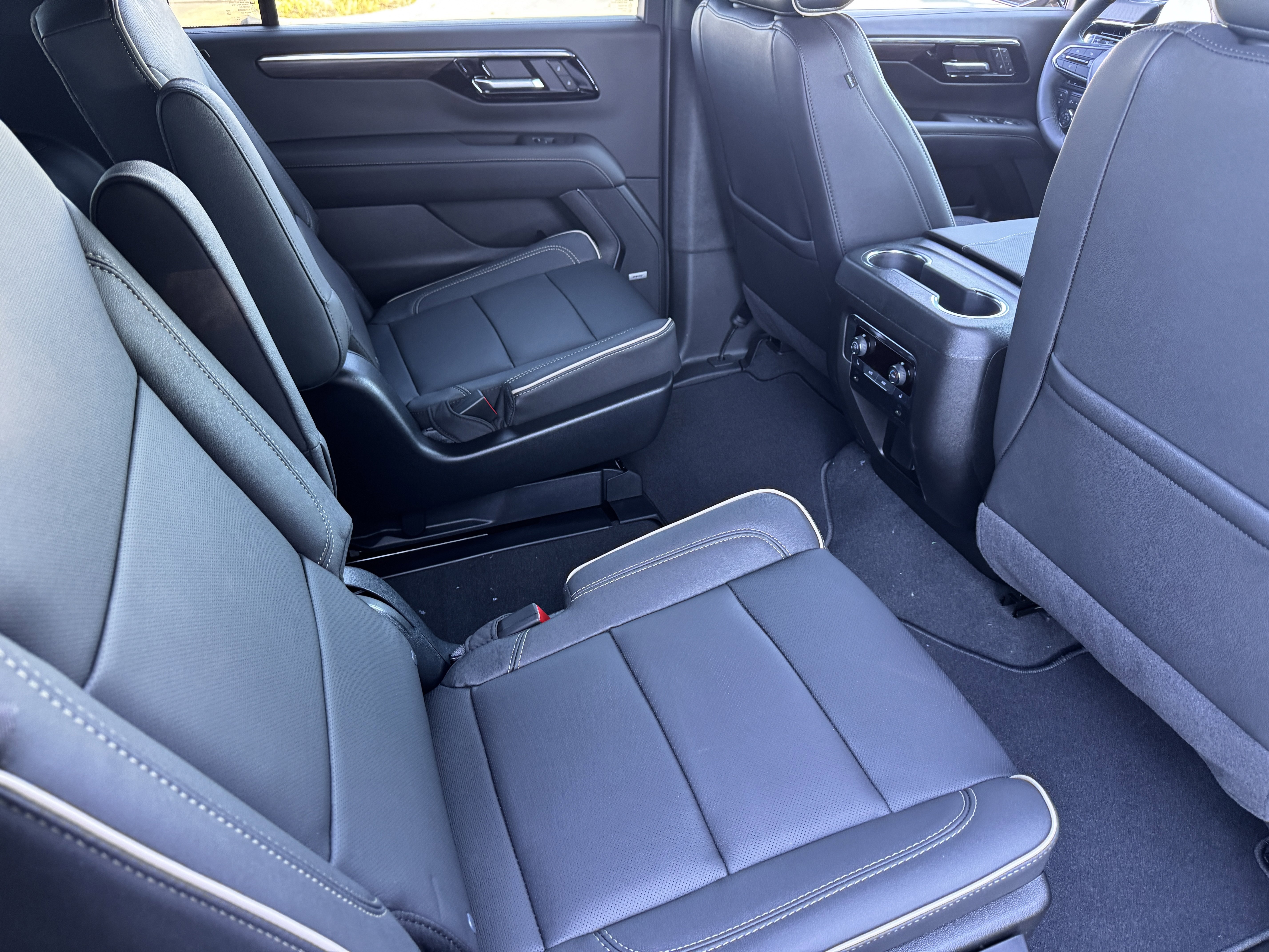 New 2026 Chevrolet Suburban Premier w/ Sun And Tow Package AWD/4WD image 21