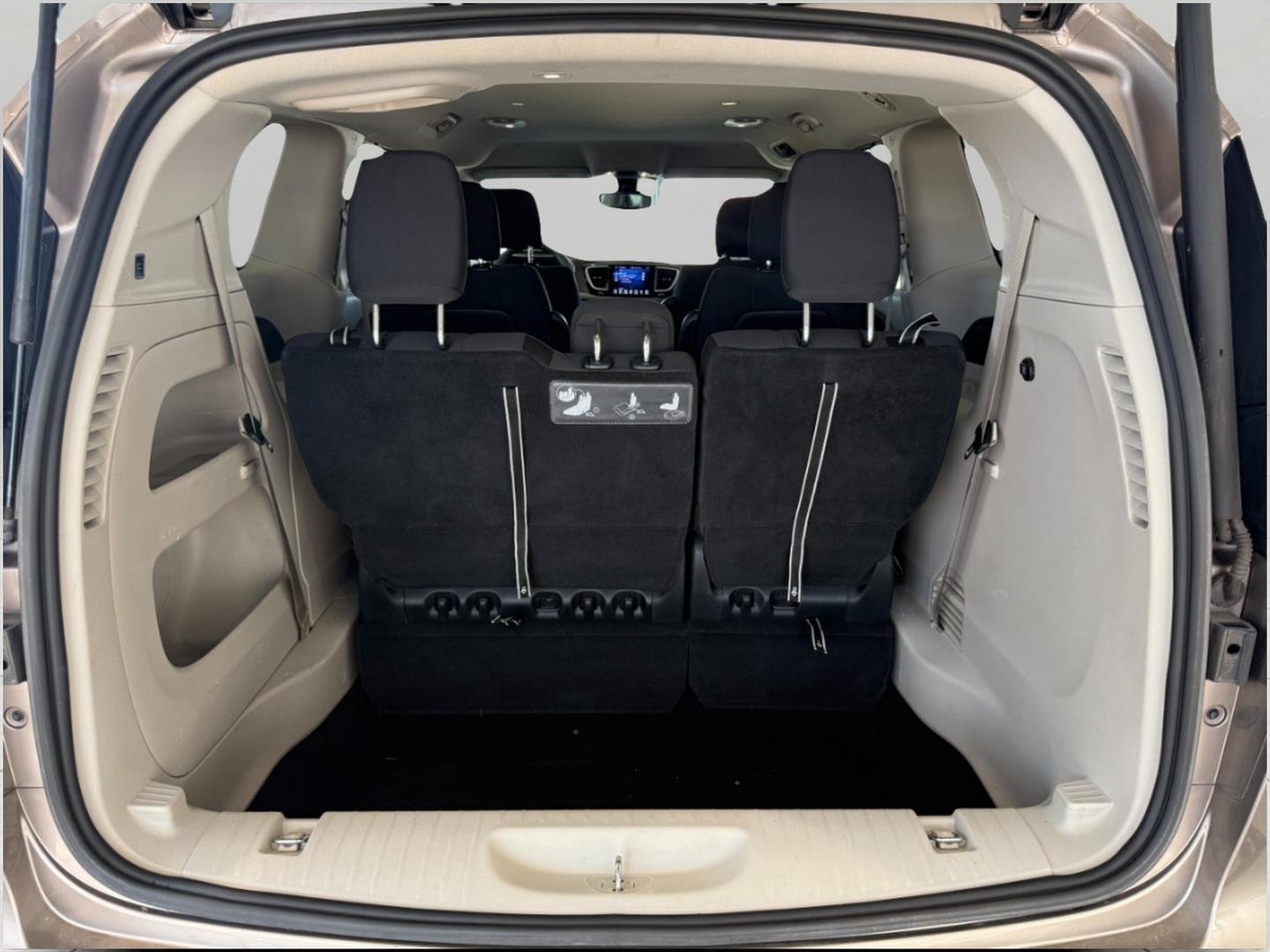 Used 2017 Chrysler Pacifica Touring Plus image 15