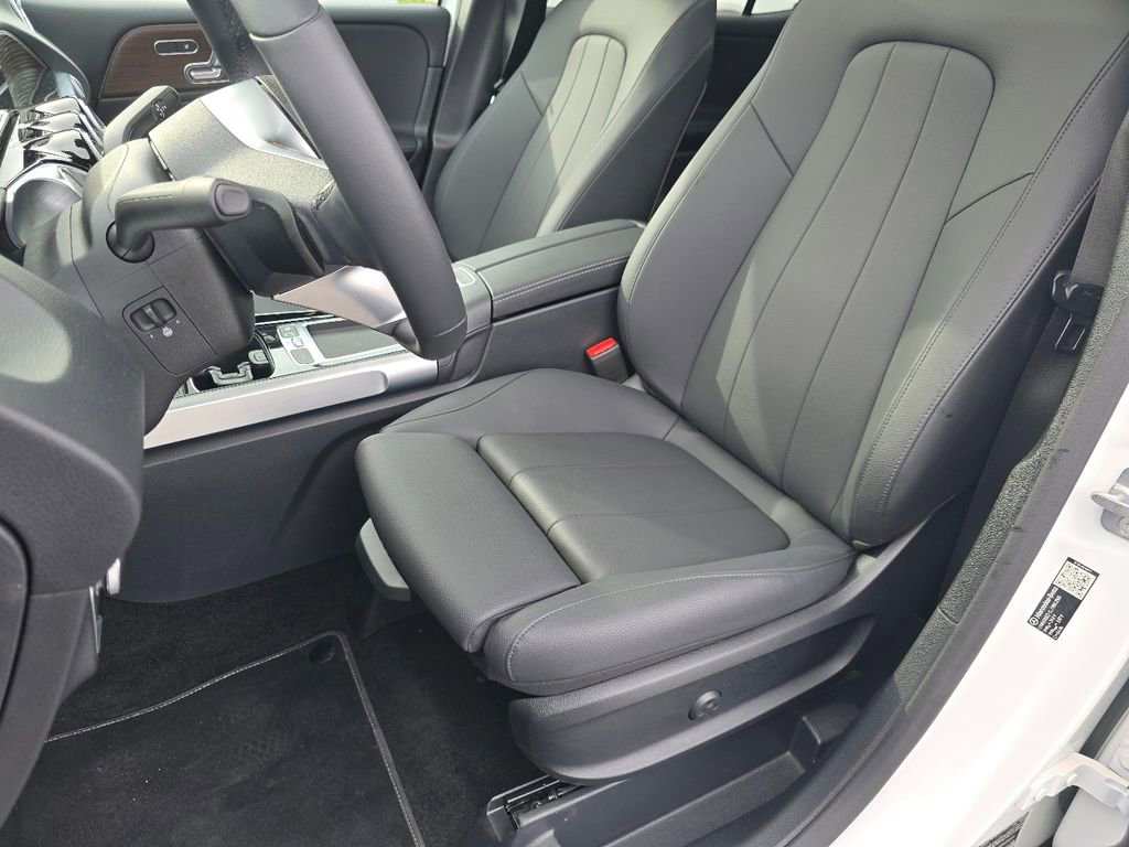 Used 2026 Mercedes-Benz GLB 250 4MATIC image 25
