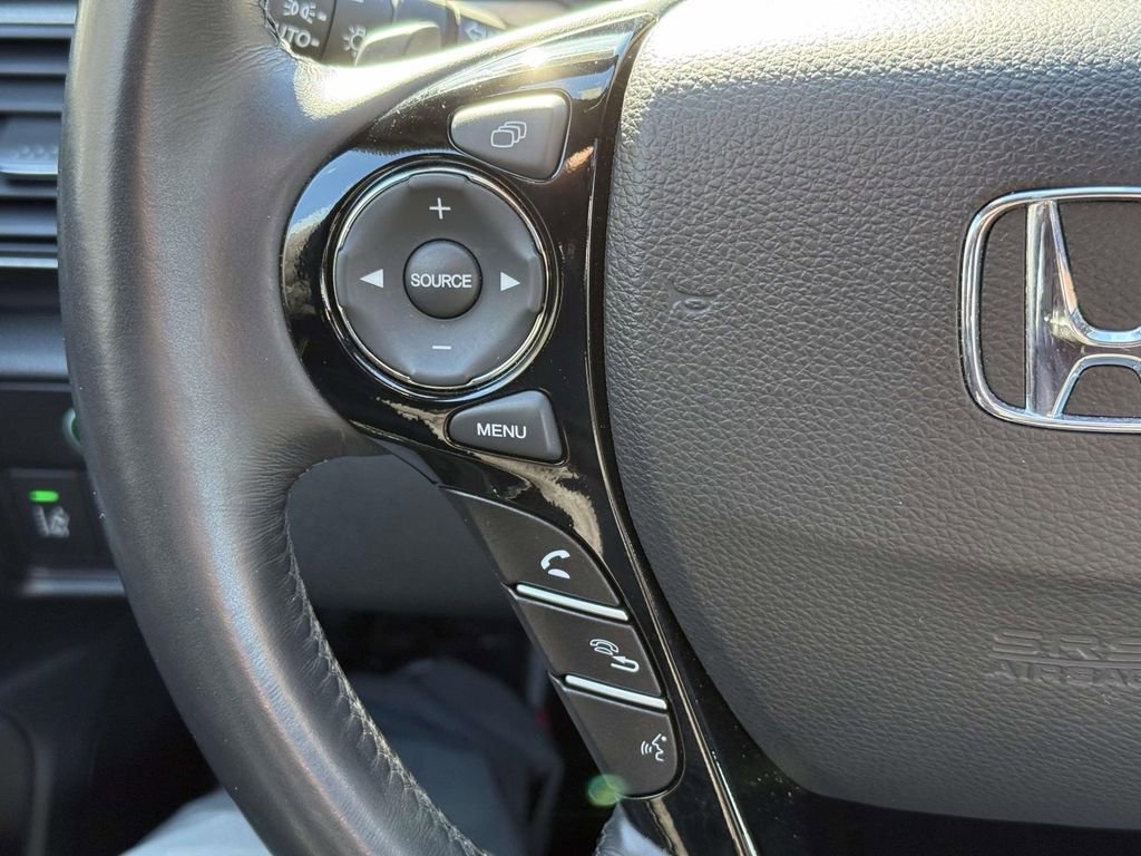 Used 2017 Honda Accord Touring image 22
