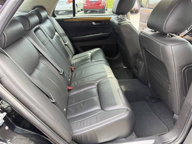Used 2010 Cadillac DTS Platinum FWD image 7