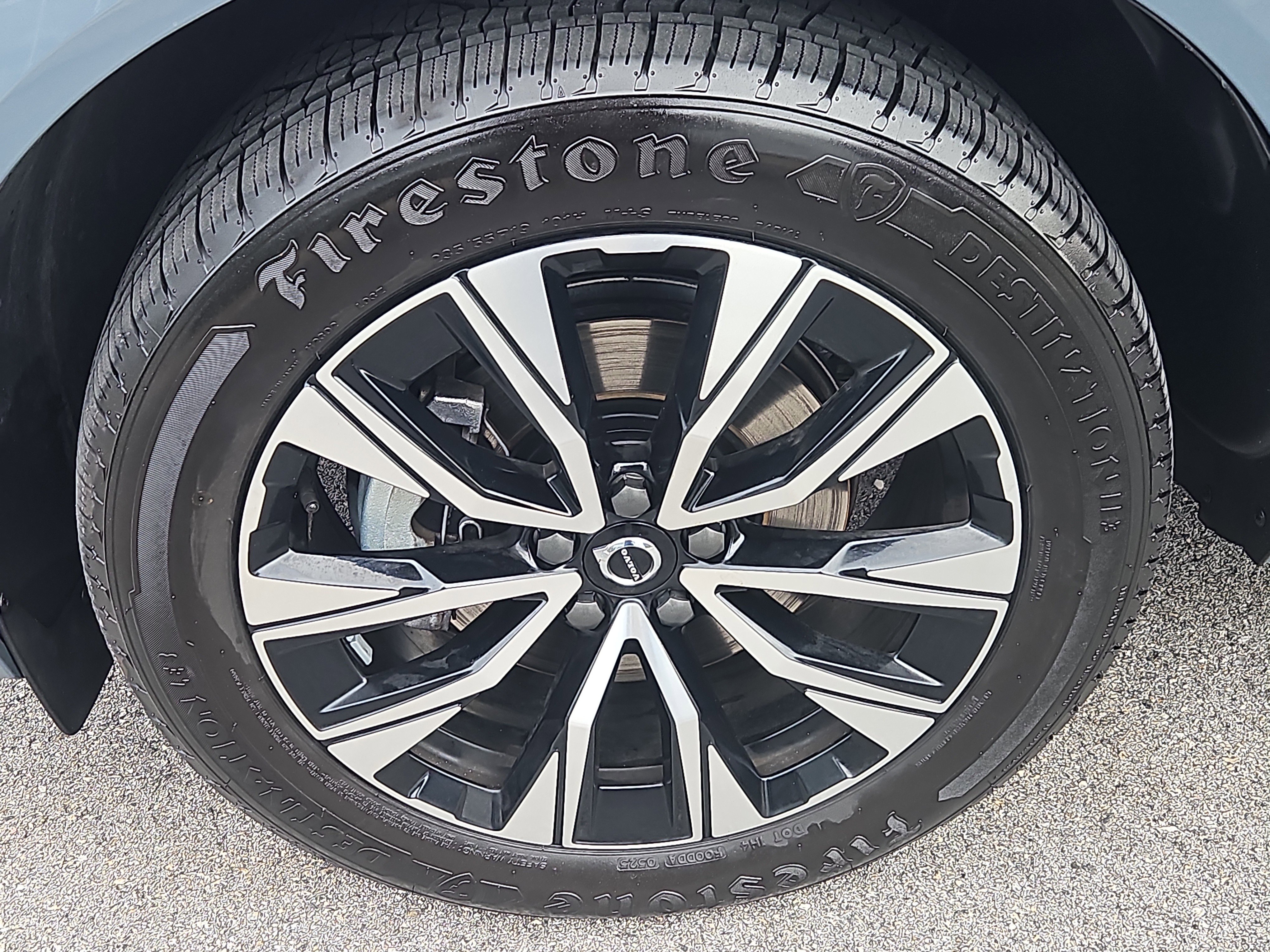 Used 2024 Volvo XC60 B5 Core w/ Climate Package image 3