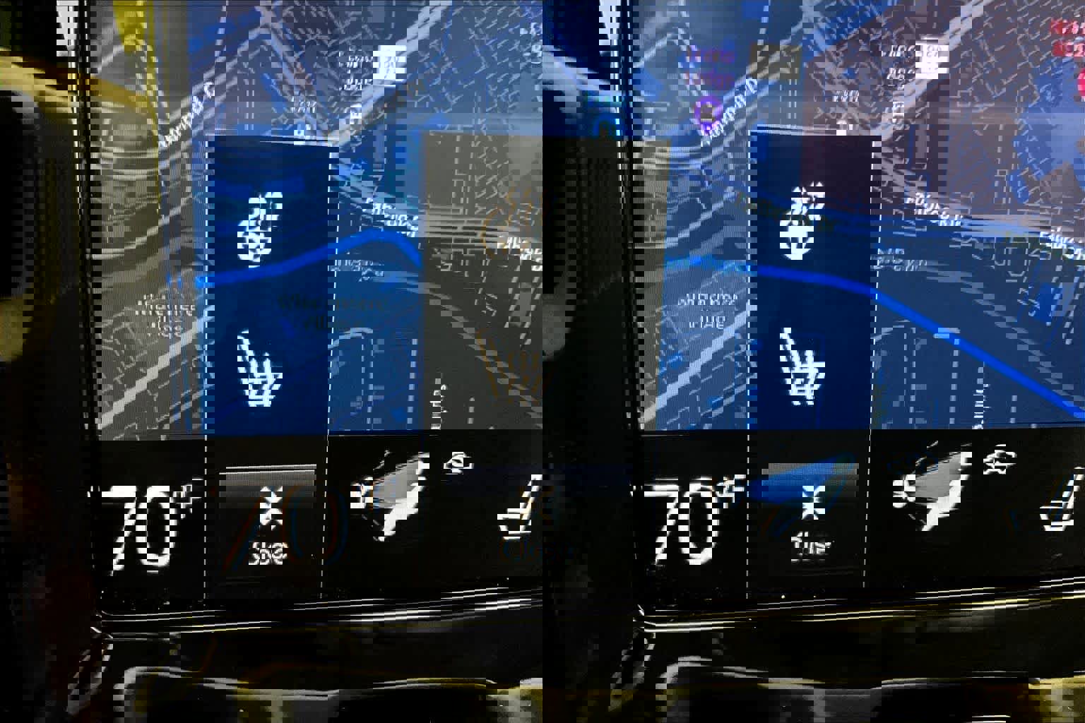 Used 2020 Volvo XC60 T5 Momentum w/ Premium Package image 35