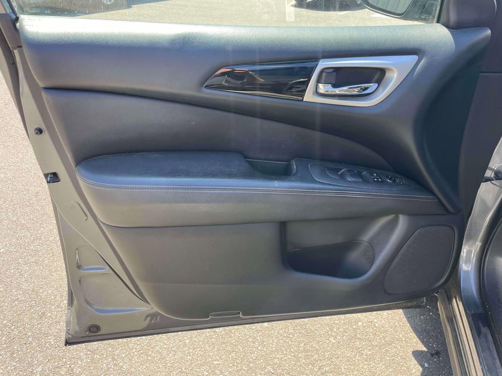 Used 2020 Nissan Pathfinder S AWD/4WD image 17