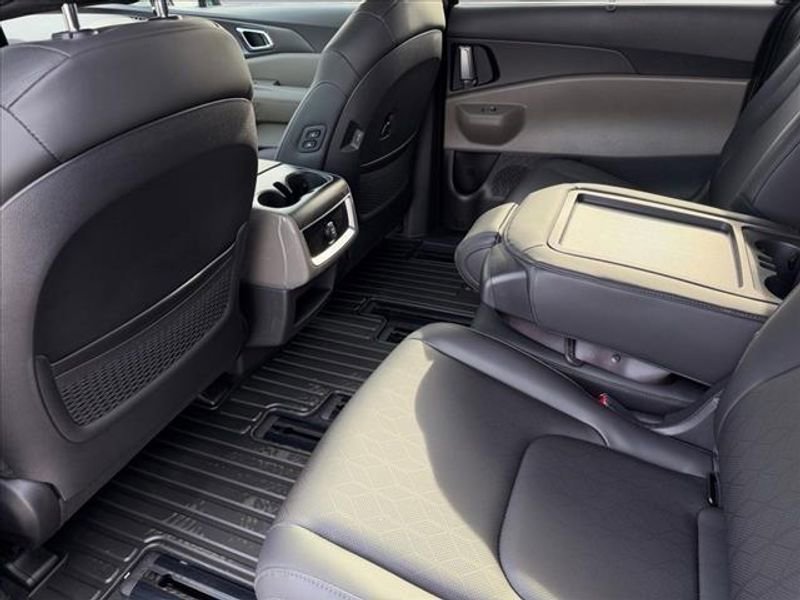 New 2026 Kia Carnival EX image 12