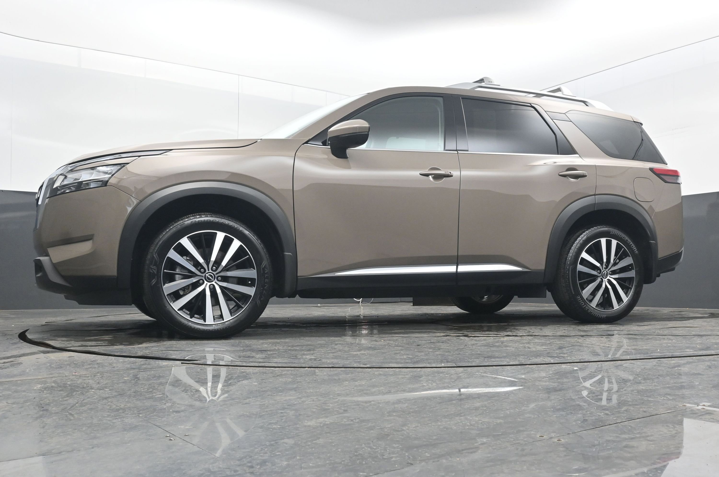 Certified 2024 Nissan Pathfinder Platinum w/ Cargo Package image 26