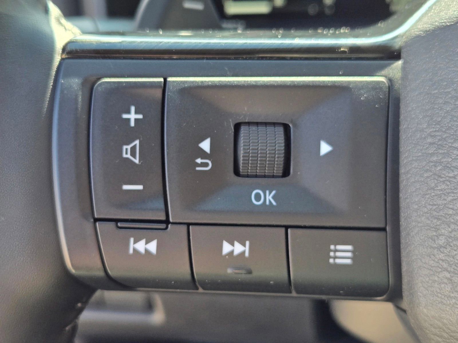 Used 2025 Nissan Rogue SL image 16