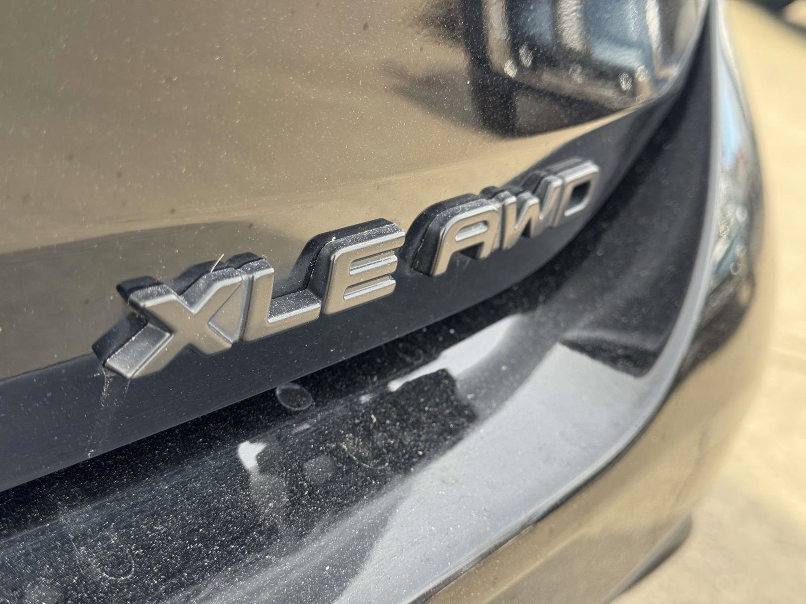 Used 2022 Toyota Highlander XLE AWD/4WD image 8