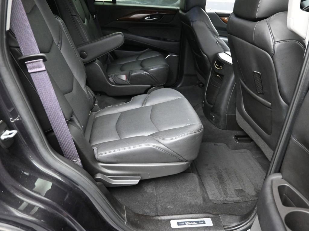 Used 2016 Cadillac Escalade Luxury image 9