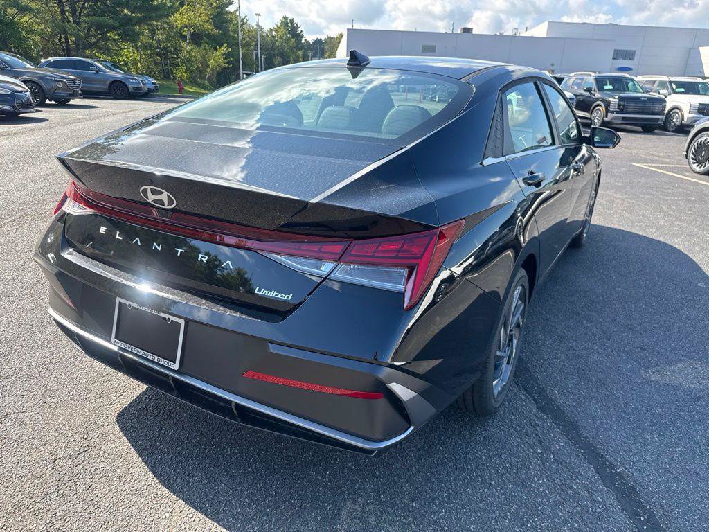 New 2026 Hyundai Elantra Limited FWD image 5