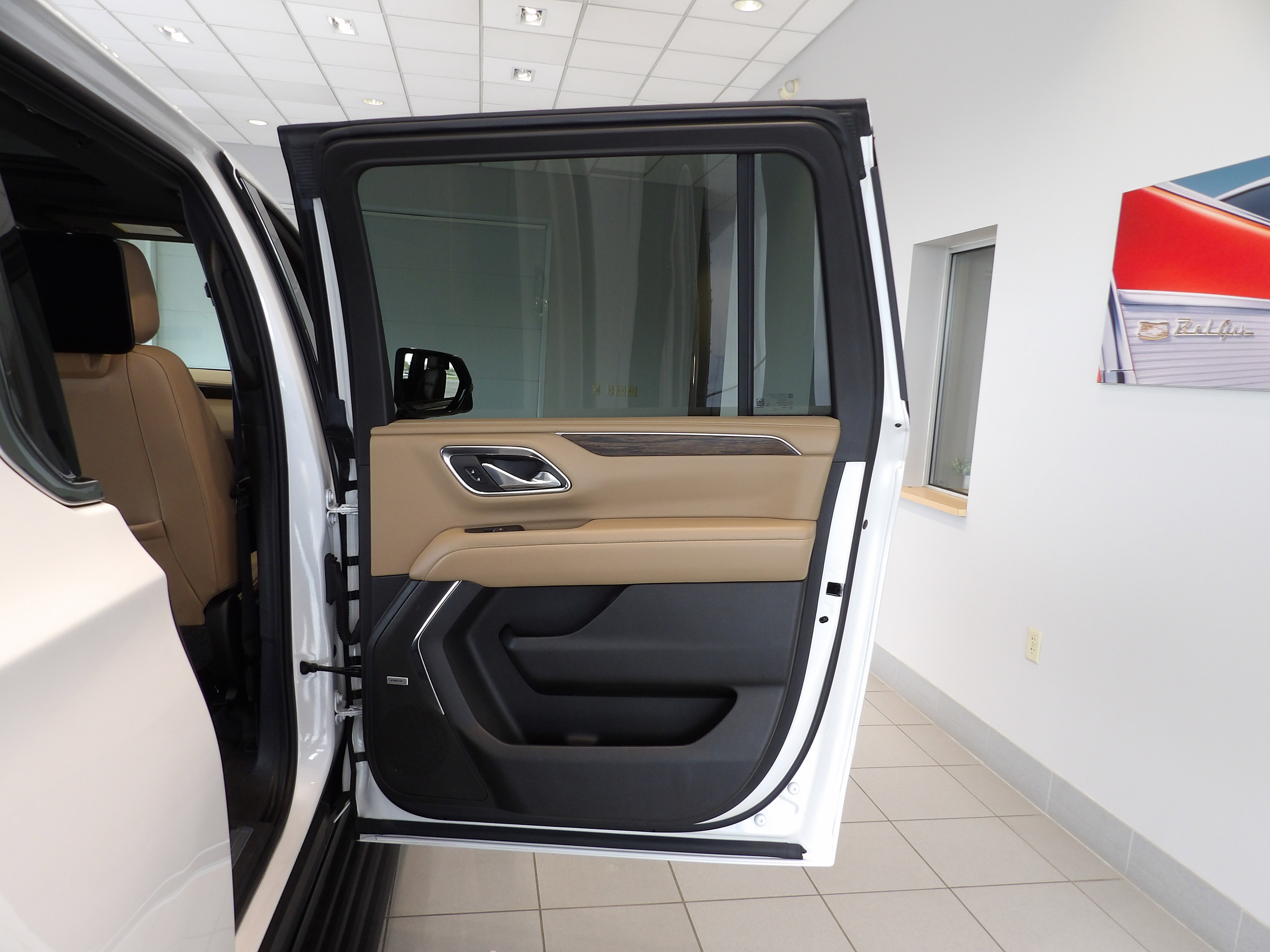 Used 2023 Chevrolet Suburban Premier AWD/4WD image 24