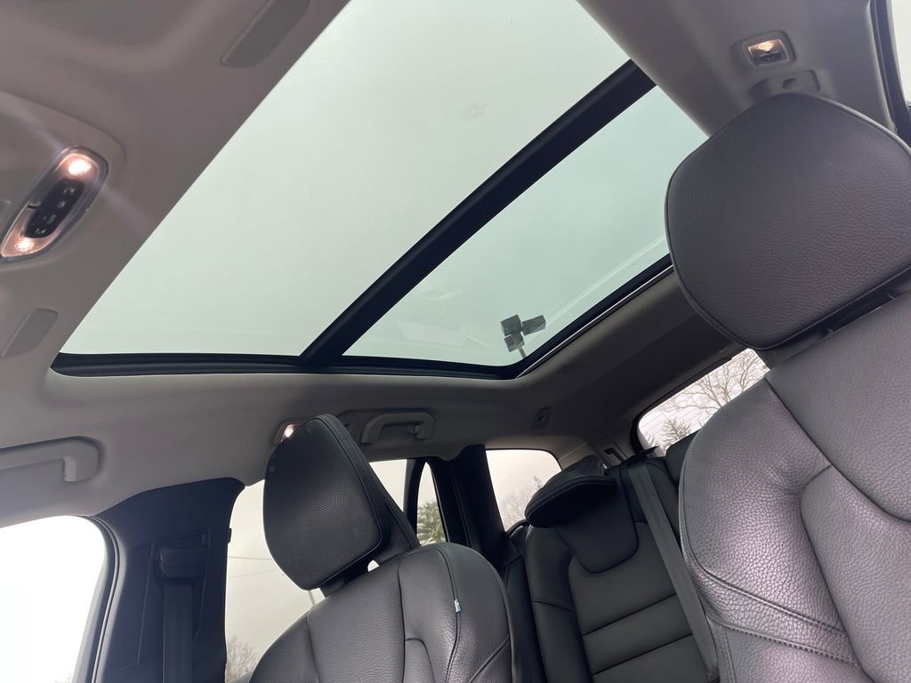 Used 2021 Volvo V60 T5 Cross Country w/ Climate Package image 14