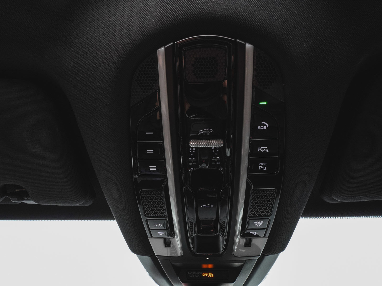 Used 2023 Porsche Cayenne w/ Premium Package image 47