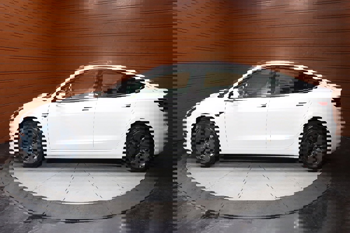 Used 2023 Tesla Model 3 Standard Range RWD image 9