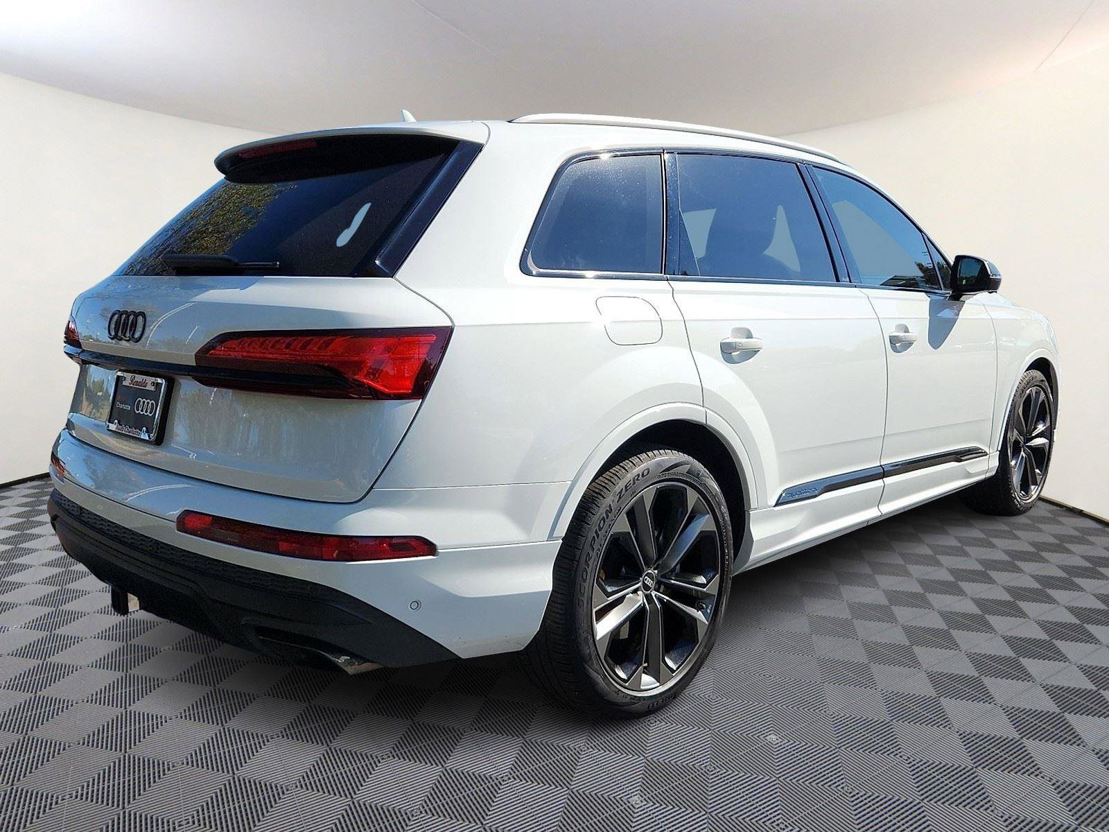 Used 2025 Audi Q7 3.0T Prestige w/ Prestige Package image 6