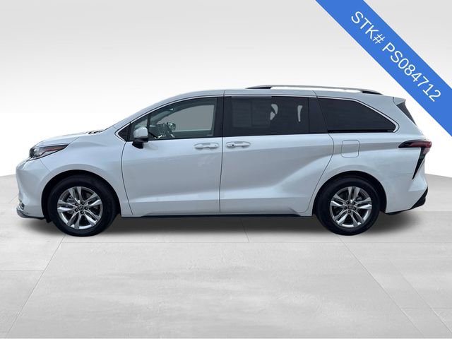 Used 2023 Toyota Sienna Limited image 4