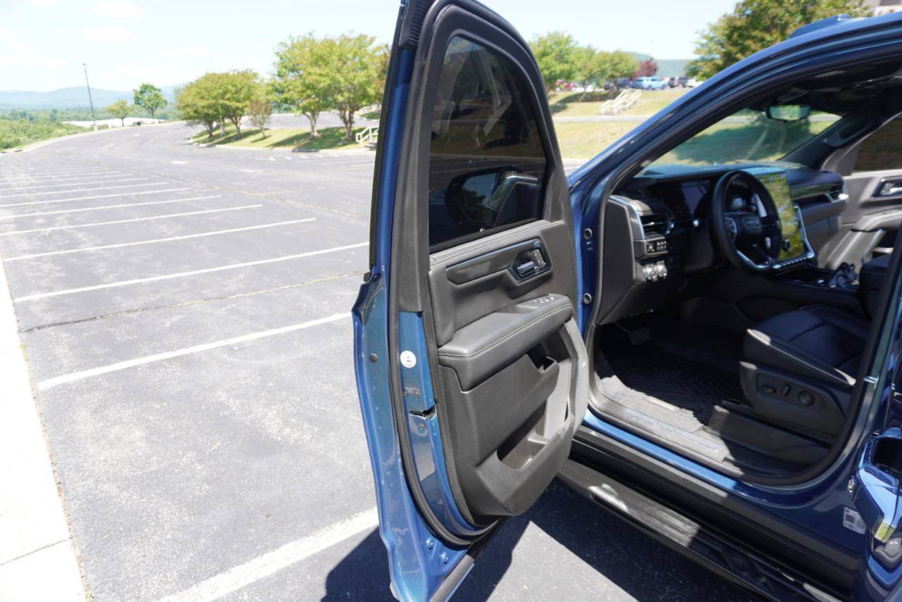 Used 2026 GMC Yukon XL Elevation w/ Elevation Premium Package AWD/4WD image 31